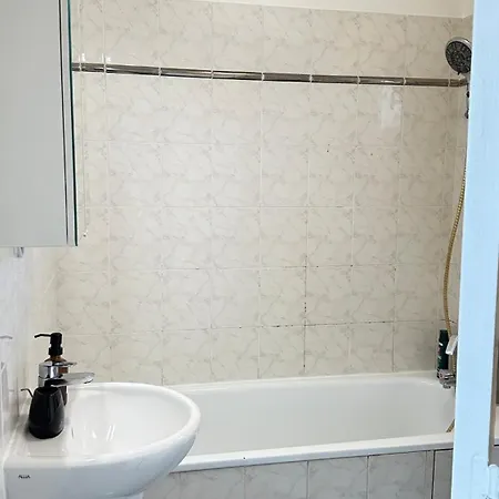 Mezzanine 17 Rue De La Fraternite 2 Avec Parking * Drancy